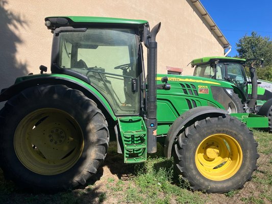 Tracteur agricole John Deere 6105R