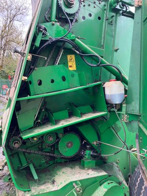 Presse à balles rondes John Deere 582