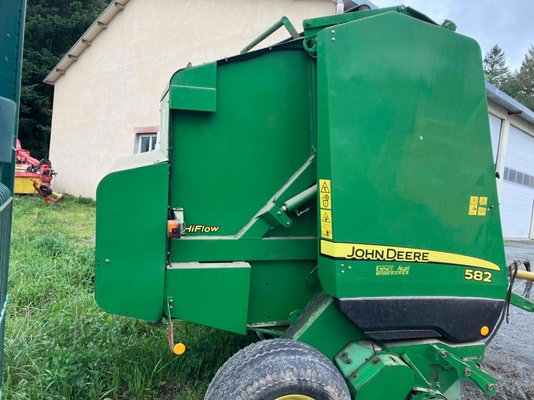 Presse à balles rondes John Deere 582