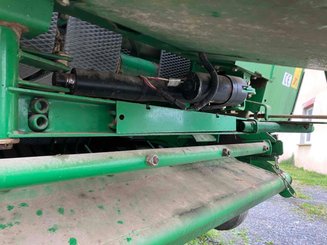 Presse à balles rondes John Deere 582 - 6