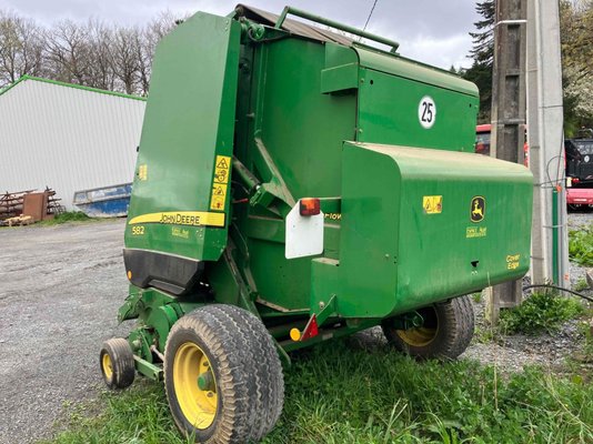 Presse à balles rondes John Deere 582