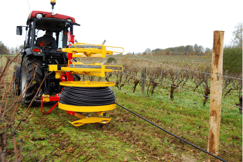 Matériel de ferme - Divers ferme, outillage - Dérouleuse de grillage - barbelé - fils lisse