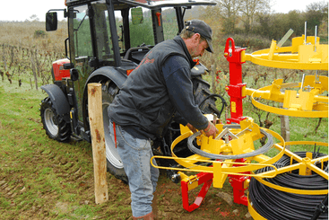 Matériel de ferme - Divers ferme, outillage - Dérouleuse de grillage - barbelé - fils lisse