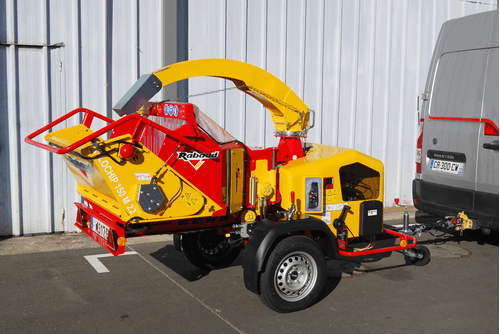 Matériel forestier - Broyeurs de végétaux - Broyeur de branches thermique VEGETOR sur châssis routier