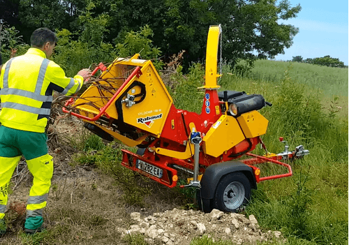Matériel forestier - Broyeurs de végétaux - Broyeur de branches thermique VEGETOR sur châssis routier