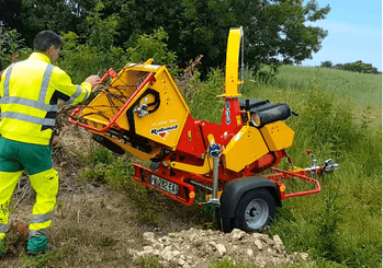 Matériel forestier - Broyeurs de végétaux - Broyeur de branches thermique VEGETOR sur châssis routier