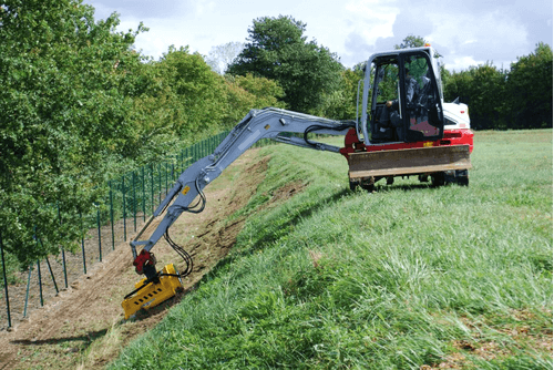 Matériel forestier - Broyeurs de végétaux - Tête de broyage à marteaux mobiles sur pelle