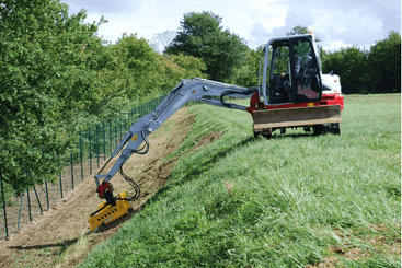 Matériel forestier - Broyeurs de végétaux - Tête de broyage à marteaux mobiles sur pelle
