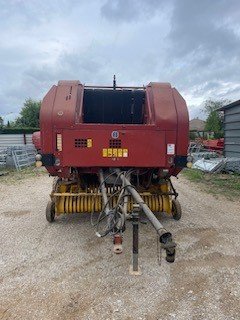 Presse à balles rondes New Holland BR740