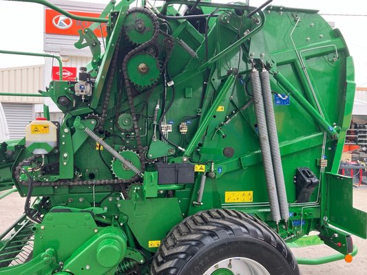 Presse à balles rondes McHale V6-750