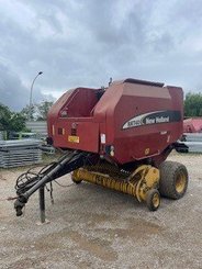 Presse à balles rondes New Holland BR740 - 1