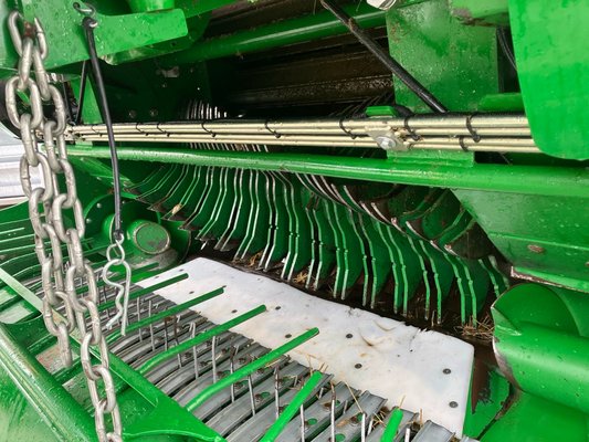 Presse à balles rondes McHale V6-750