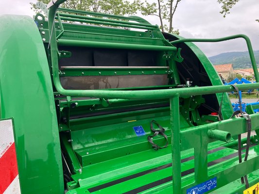 Presse à balles rondes McHale V6-750