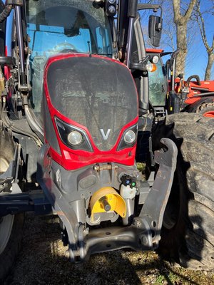 Tracteur agricole Valtra N154