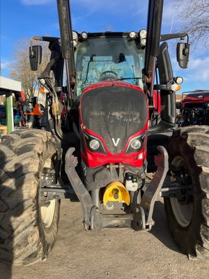 Tracteur agricole Valtra N154