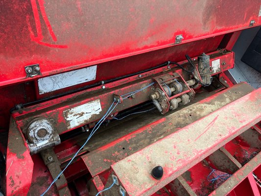 Presse à balles rondes Lely-Welger V 160