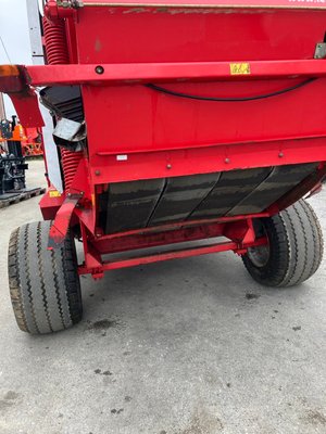 Presse à balles rondes Lely-Welger V 160