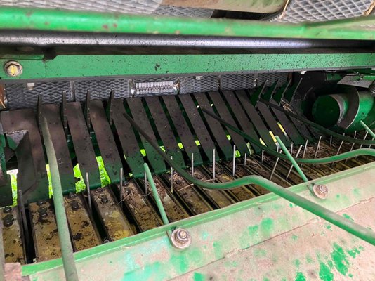 Presse à balles rondes John Deere 582