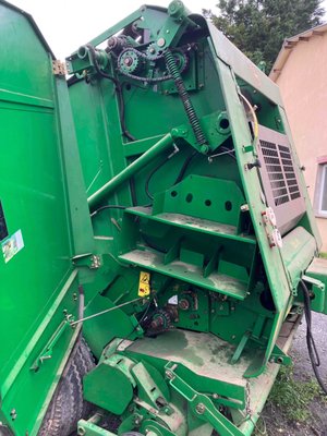 Presse à balles rondes John Deere 582
