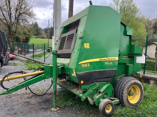 Presse à balles rondes John Deere 582